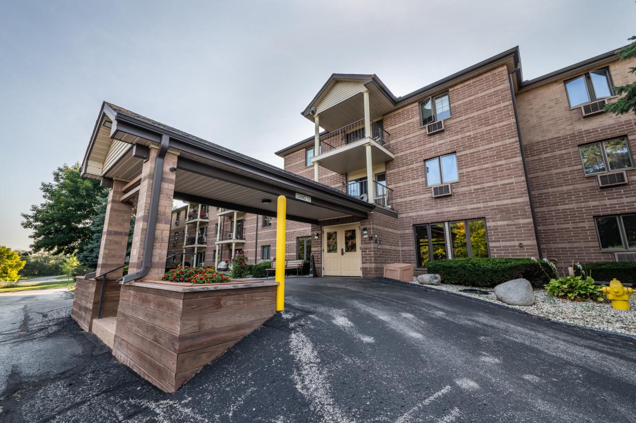 530 N Silverbrook Dr #222, West Bend, WI 53090