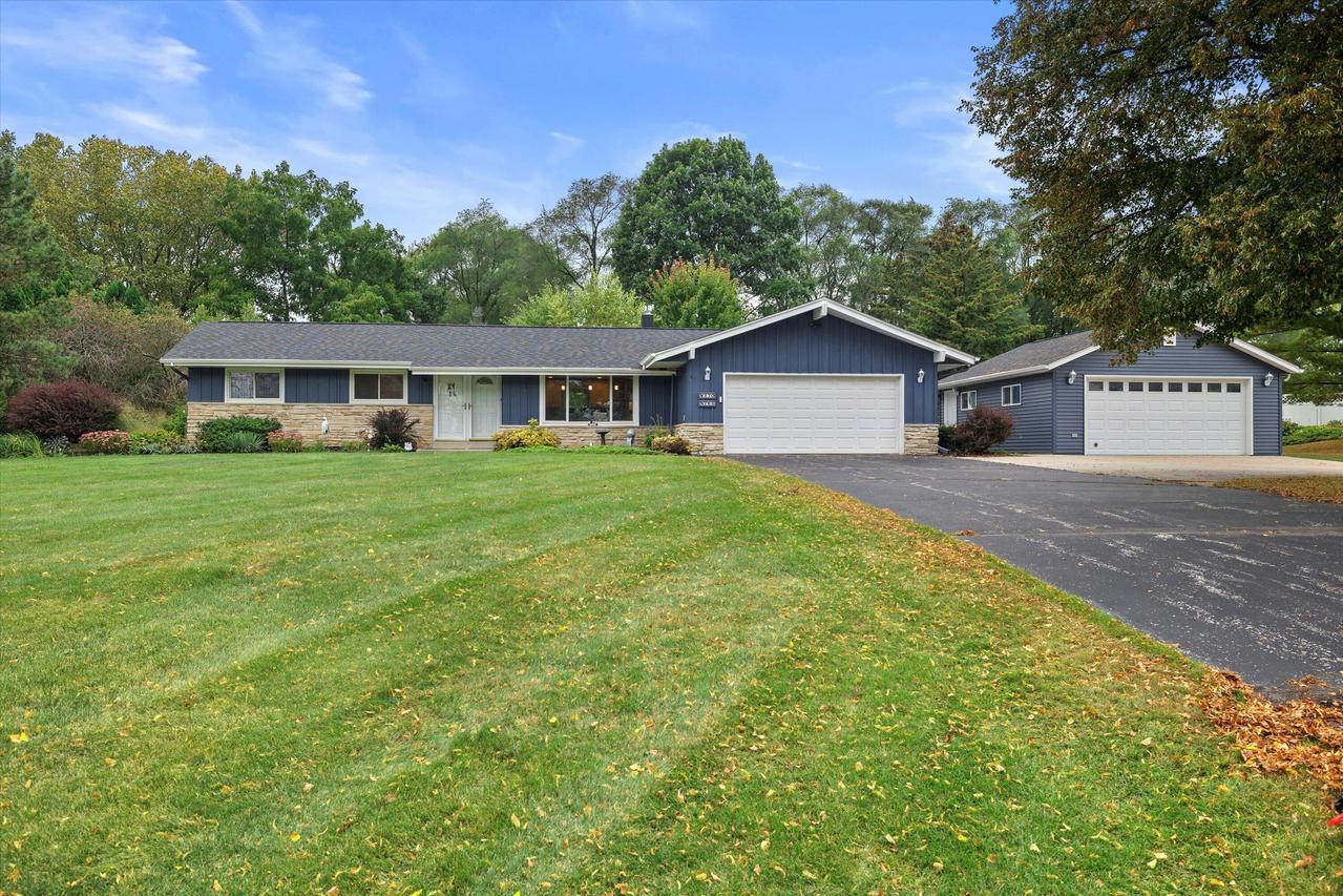 W270N765 Joanne Dr, Pewaukee, WI 53188
