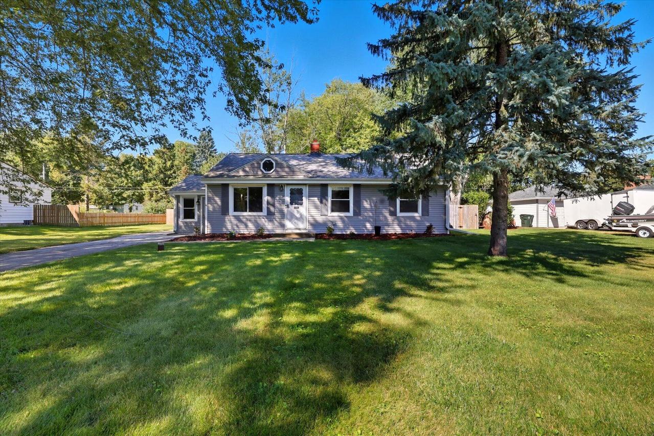 1507 S Ranch Rd, New Berlin, WI 53151