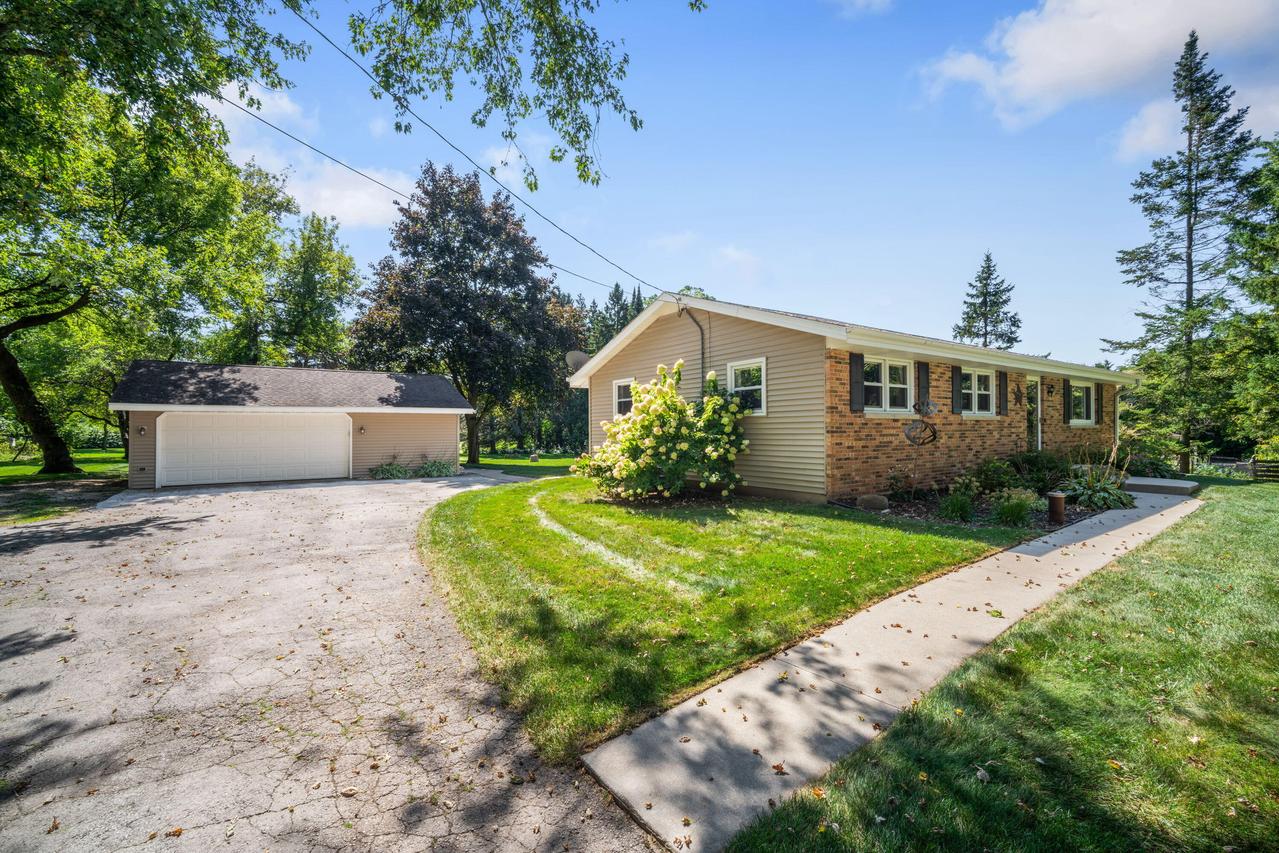N55W26043 Richmond Rd, Lisbon, WI 53089