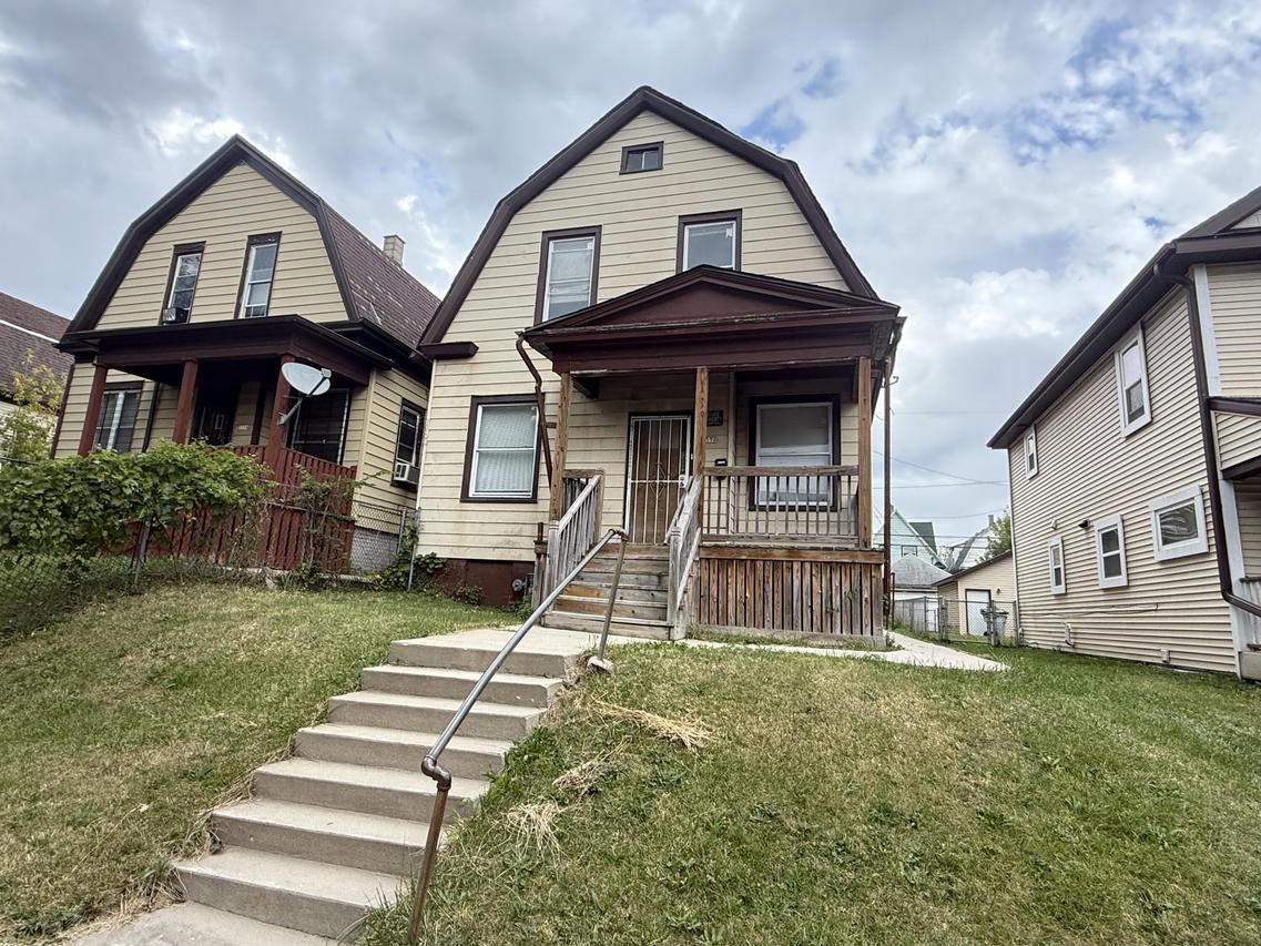 3350 N 9th St, Milwaukee, WI 53206