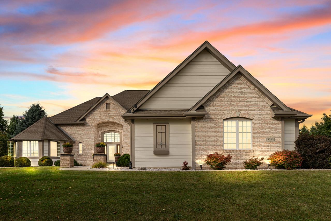 3790 Raptor Ct, Richfield, WI 53017