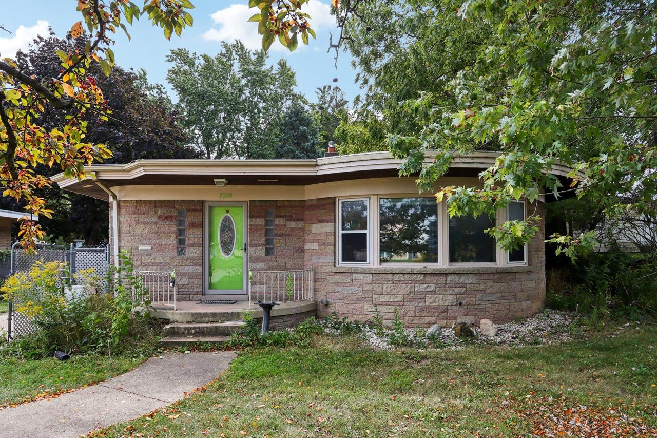 2009 Rapids Dr, Racine, WI 53404