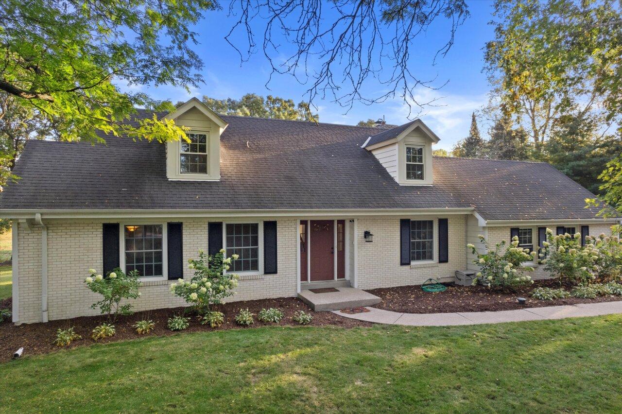 706 S Waterville Lake, Summit, WI 53066