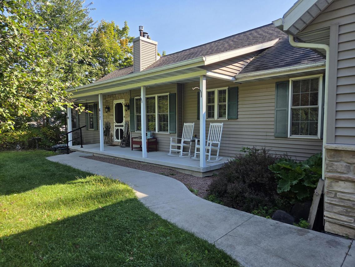 617 Lake St, Cascade, WI 53011