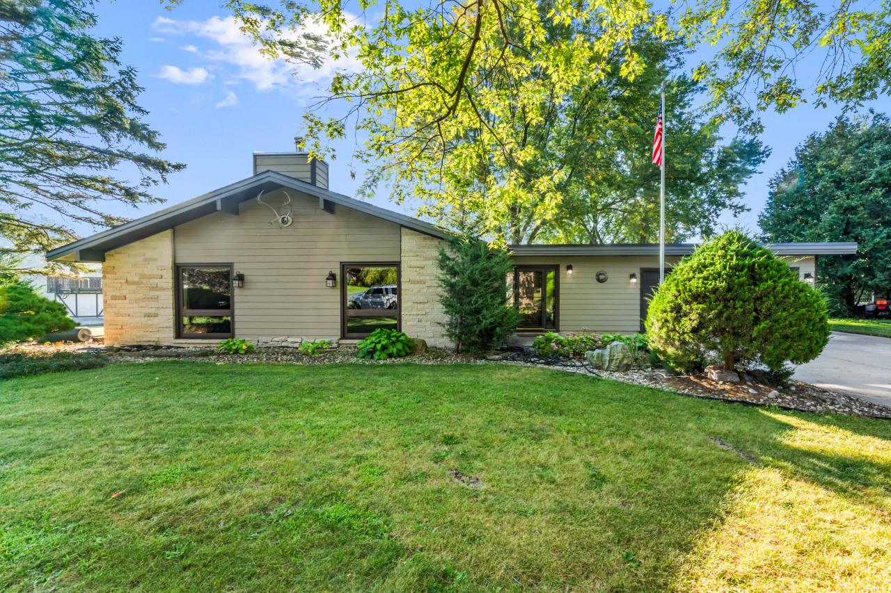 W279S8820 Lookout Ln, Vernon, WI 53149