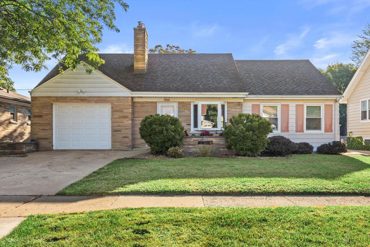 7409 Pershing Blvd, Kenosha, WI 53142