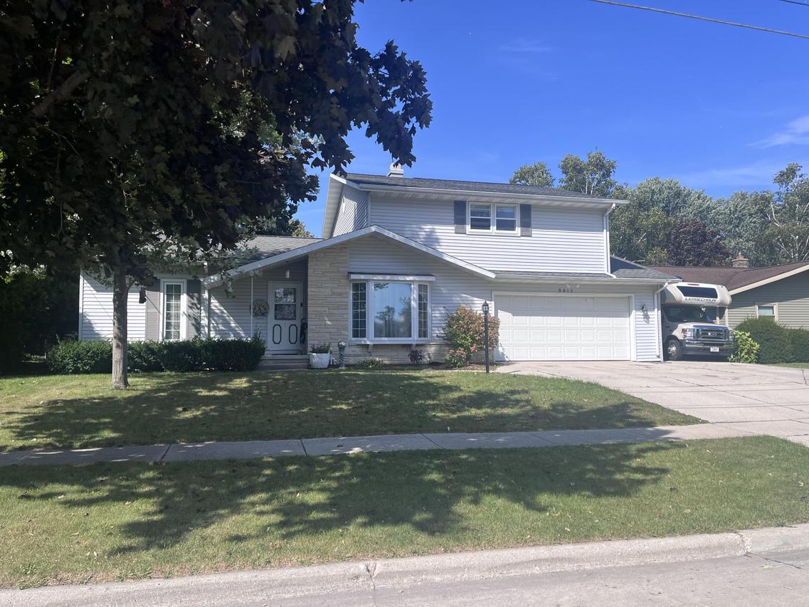 3912 Wildwood Dr, Manitowoc, WI 54220
