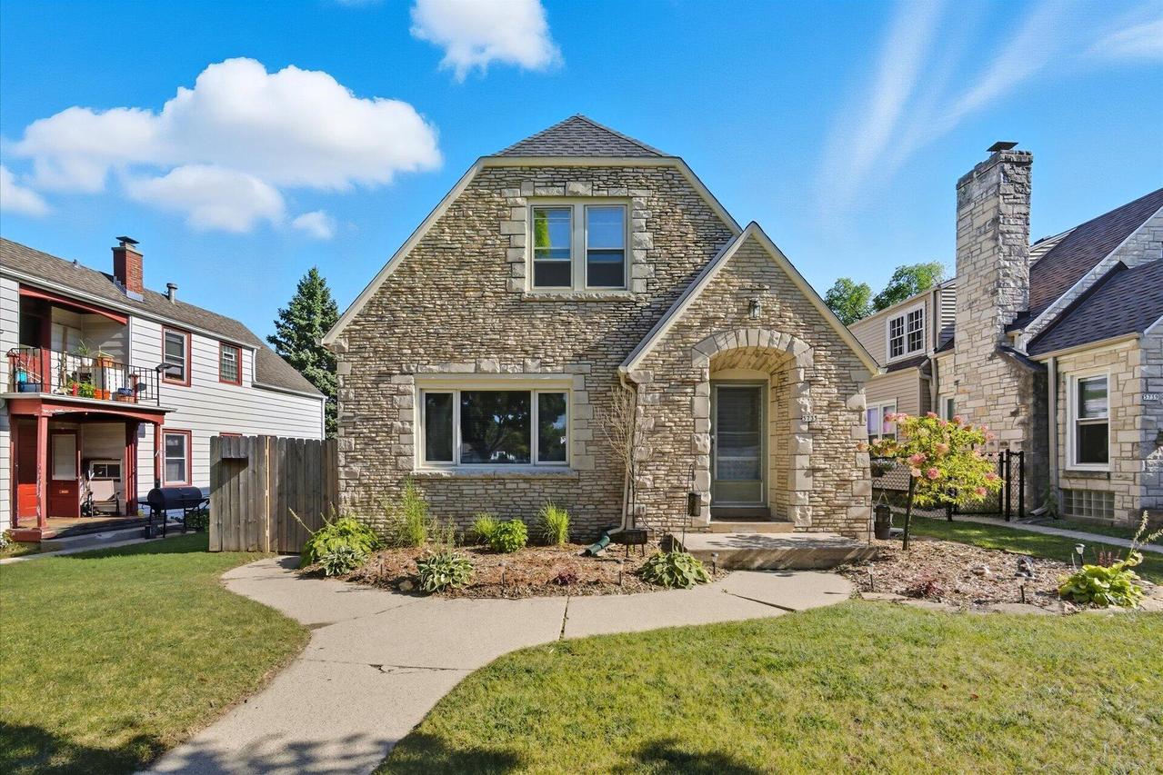 5735 W Fillmore Dr #5733, West Allis, WI 53219