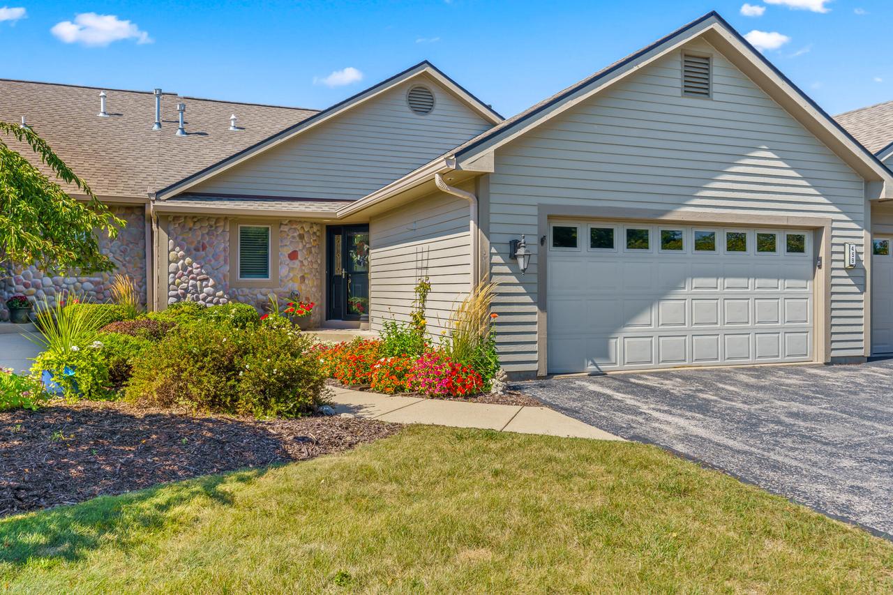 459 Sunset Trl #2, Hartland, WI 53029