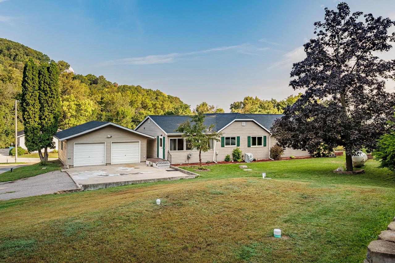 46825 Oak Hill, La Crescent, WI 55947