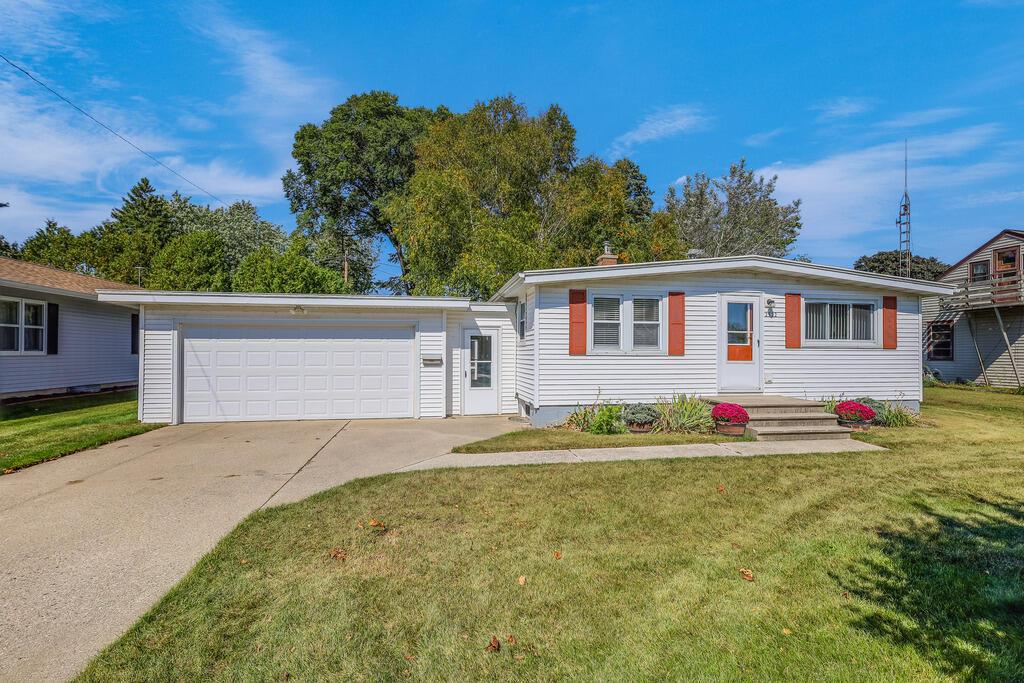 2322 38th St, Two Rivers, WI 54241