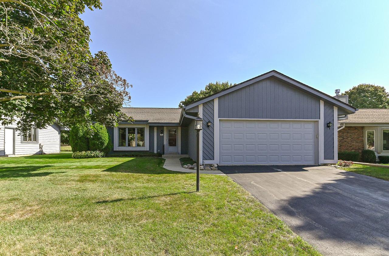 5444 S Morningside Ln, Greenfield, WI 53221