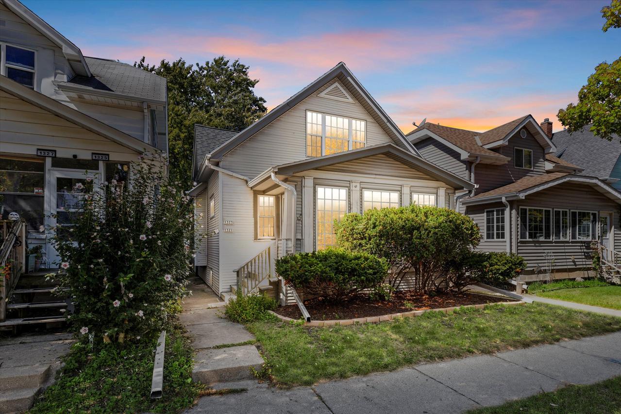 1321 S 73rd St, West Allis, WI 53214