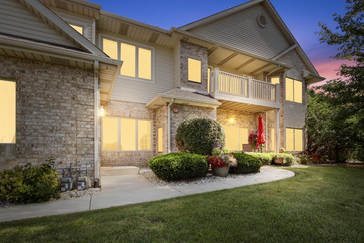 1517 Summerset Dr #83, Mount Pleasant, WI 53406
