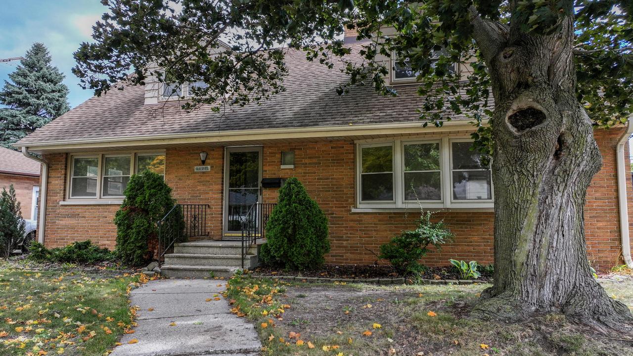 7921 18th Ave, Kenosha, WI 53143