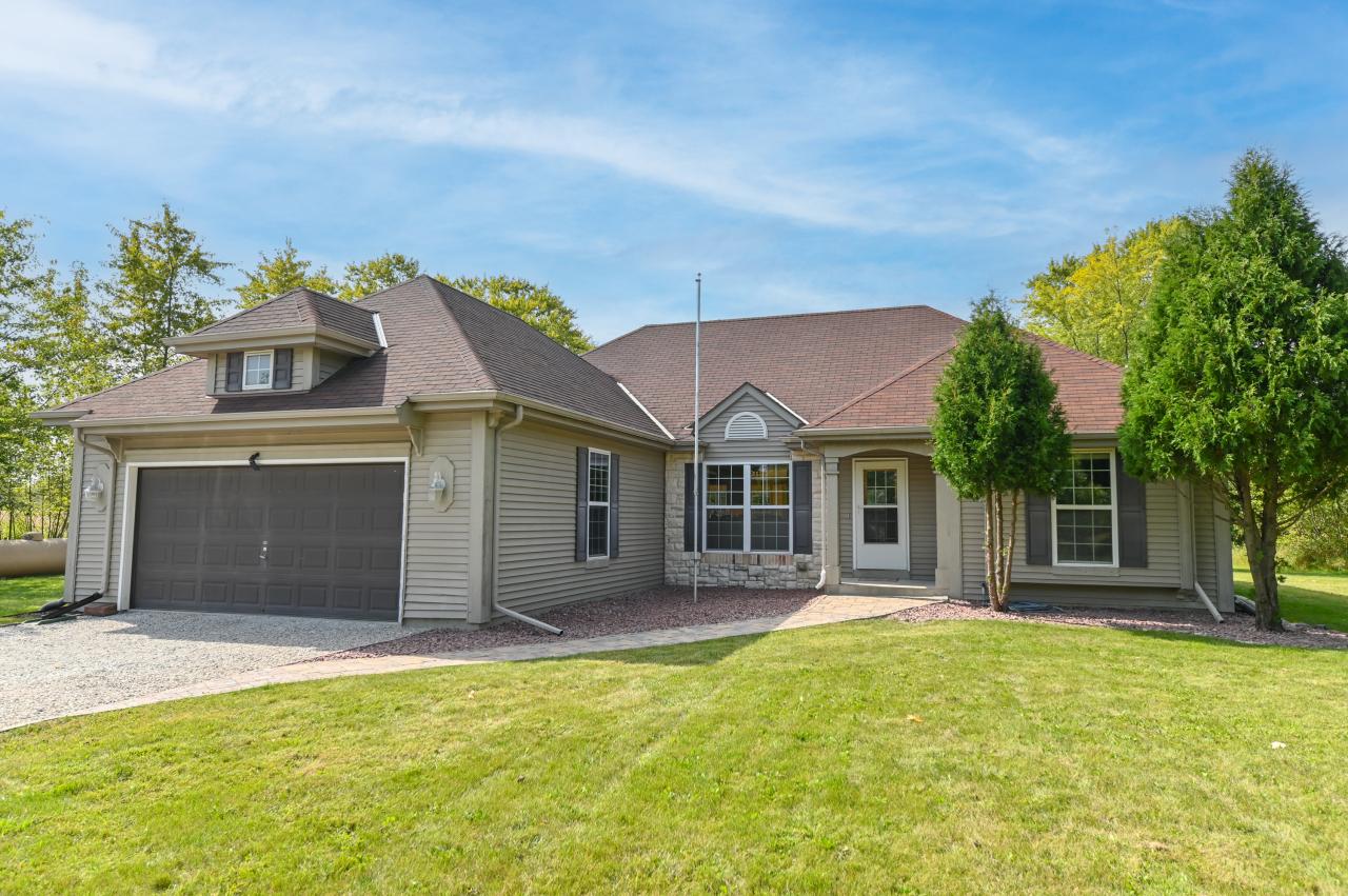 107 108th St, Raymond, WI 53126