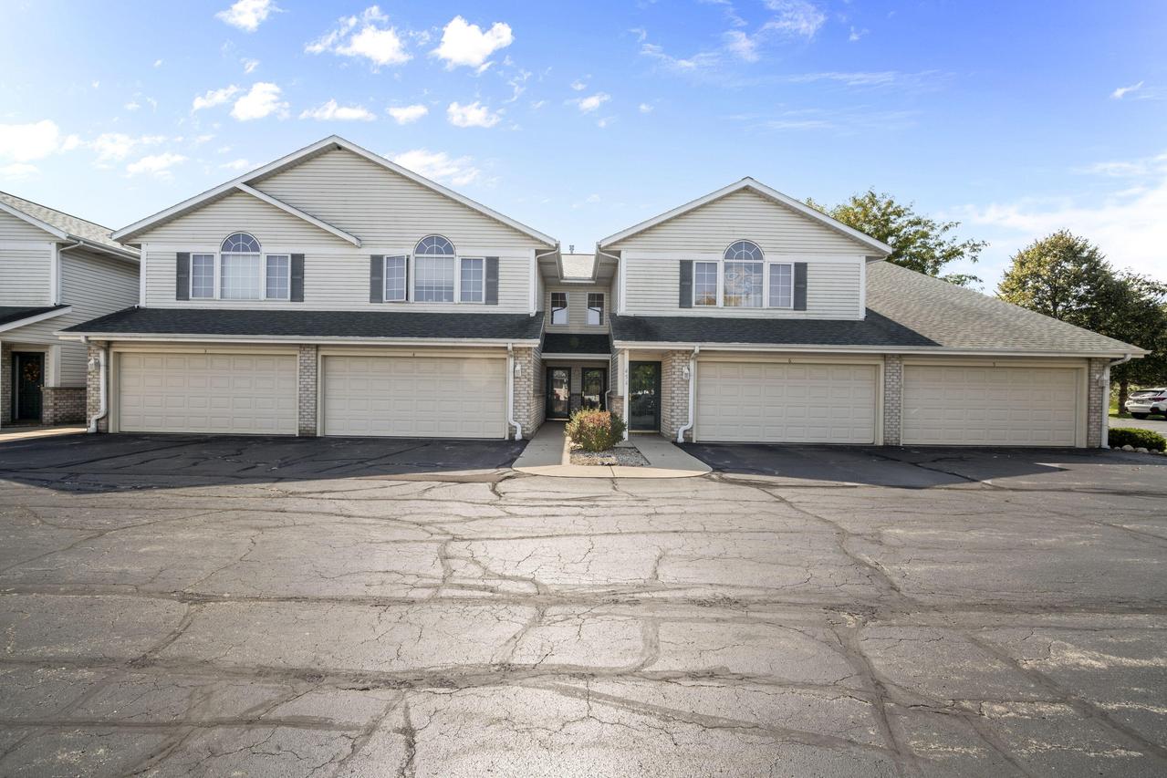 602 Shepherds Dr #5, West Bend, WI 53090