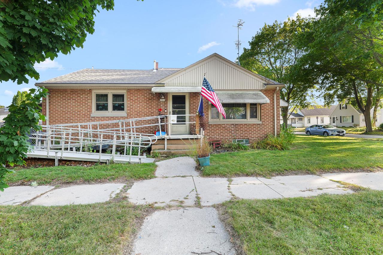 1921 Garfield Ave, Sheboygan, WI 53081