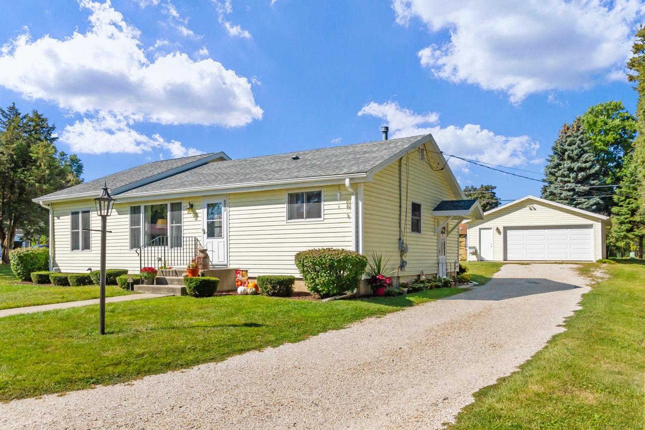 8932 359th Ave, Randall, WI 53181