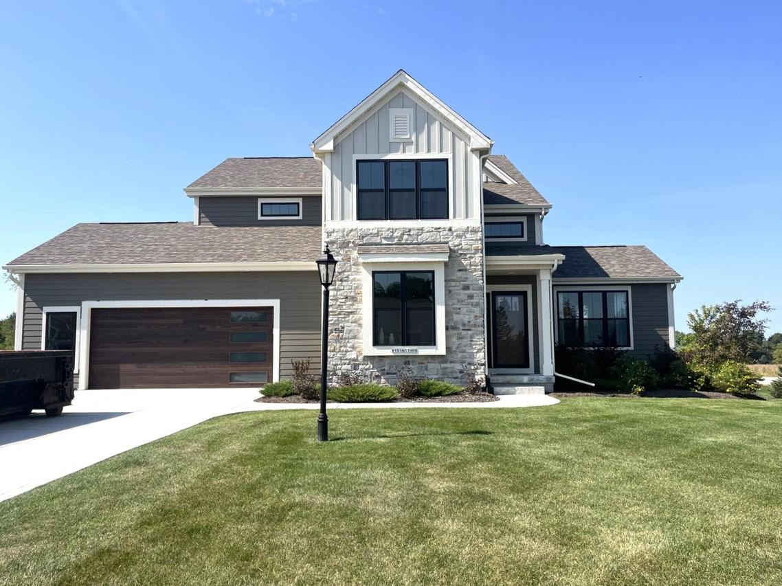 W151N11999 Mistletoe Rd, Germantown, WI 53022