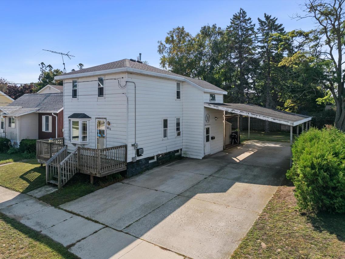 811 20th St, Two Rivers, WI 54241