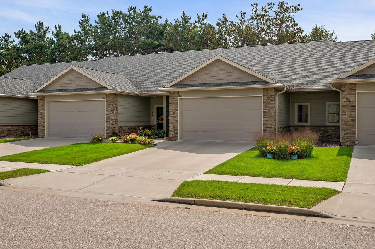1804 Prairie Pl, Holmen, WI 54636