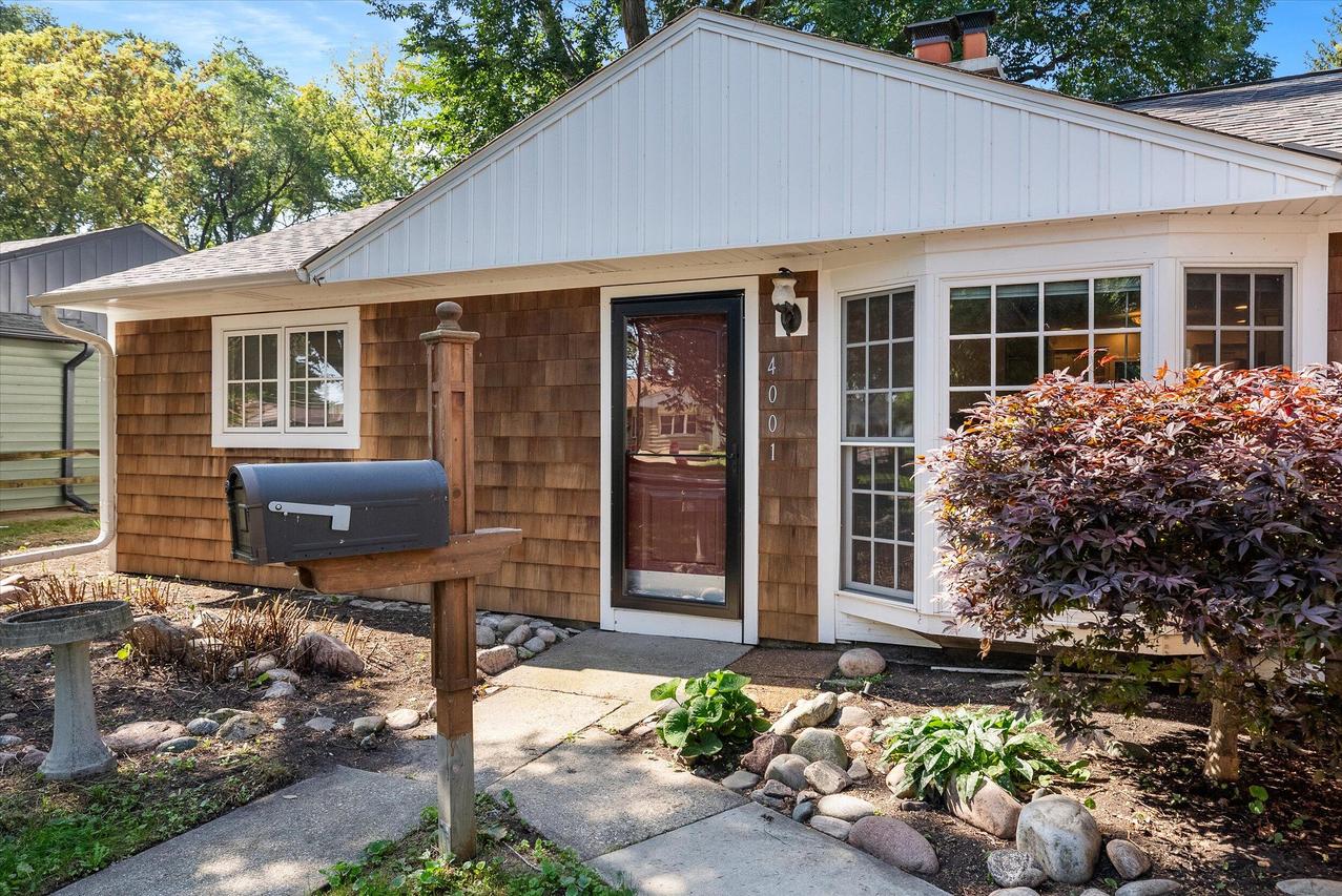 4001 S Hately Ave, Saint Francis, WI 53235
