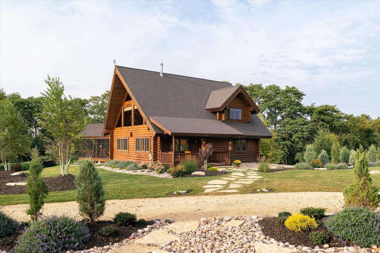 65416 Desoto Bluffs Dr, Freeman, WI 54624