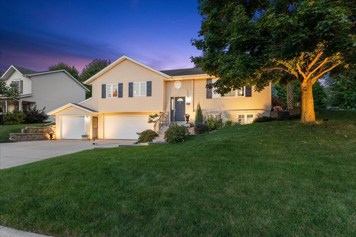 720 Emmer St, Mayville, WI 53050