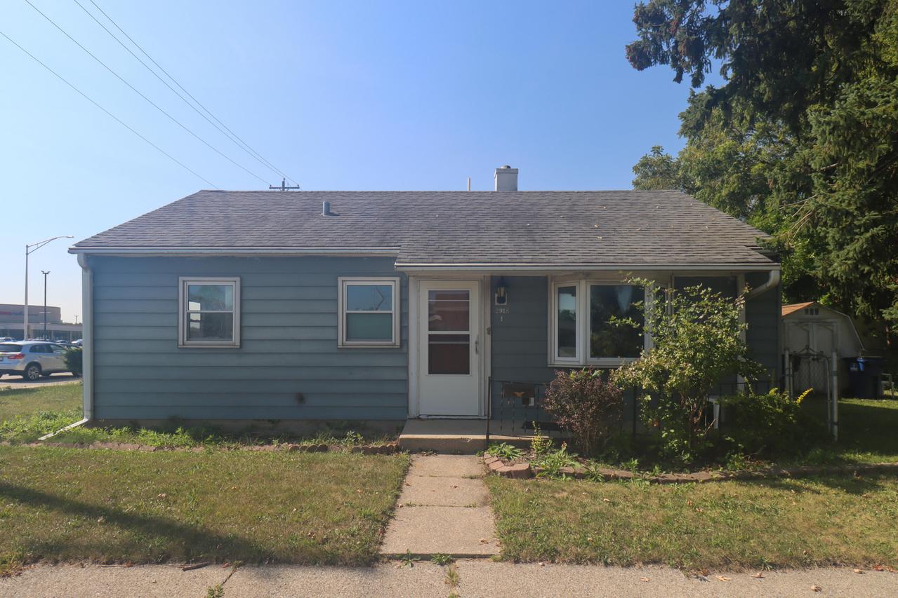 2918 Arthur Ave, Racine, WI 53405