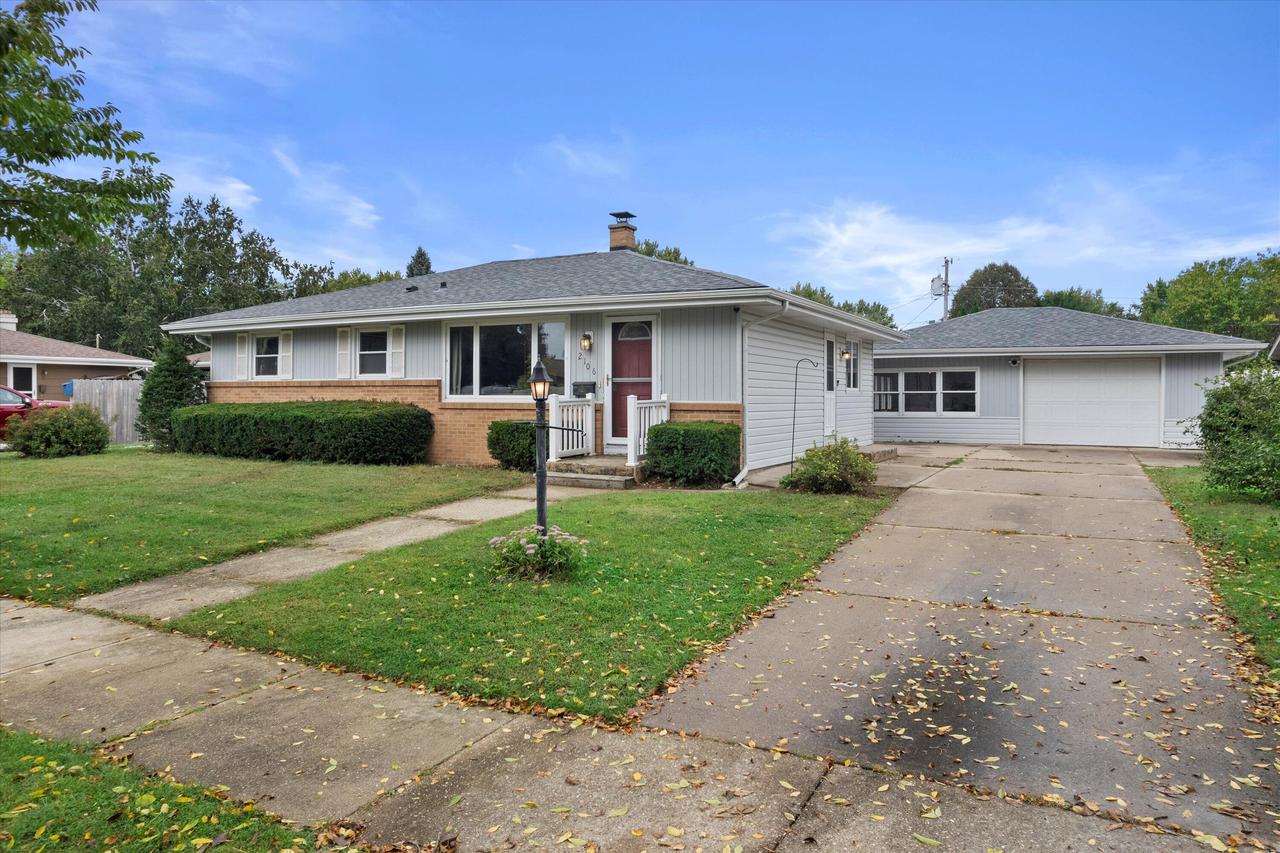 2106 Crestview St, Janesville, WI 53546