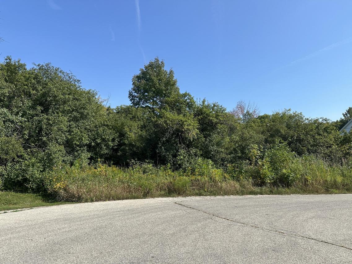 W167N4926 Russell Ct, Menomonee Falls, WI 53051