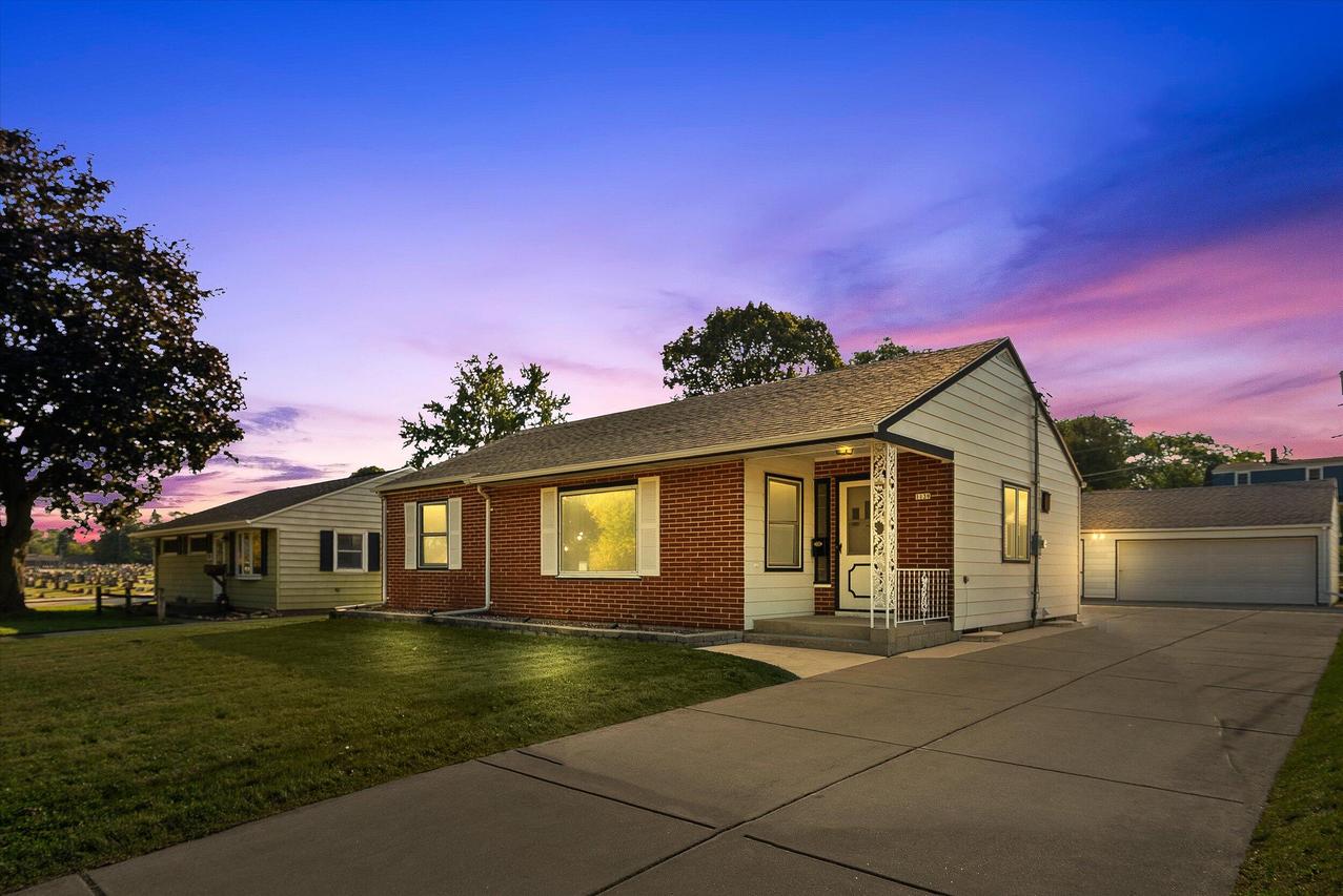 1139 4th Ave, Grafton, WI 53024