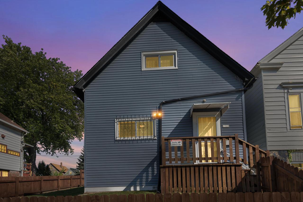 1960 S 14th St, Milwaukee, WI 53204
