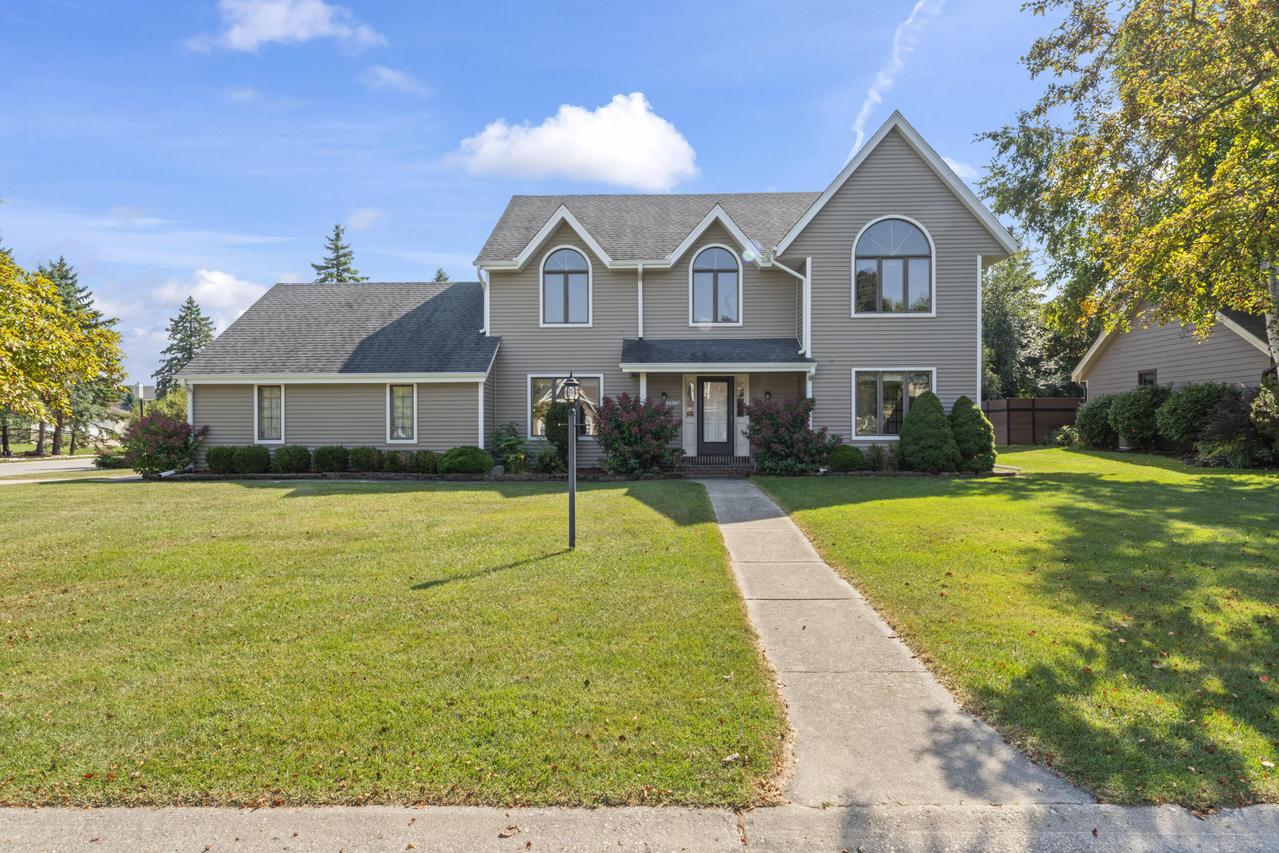 14505 W Fieldpointe Dr, New Berlin, WI 53151