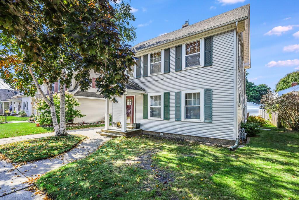 2714 School St, Two Rivers, WI 54241