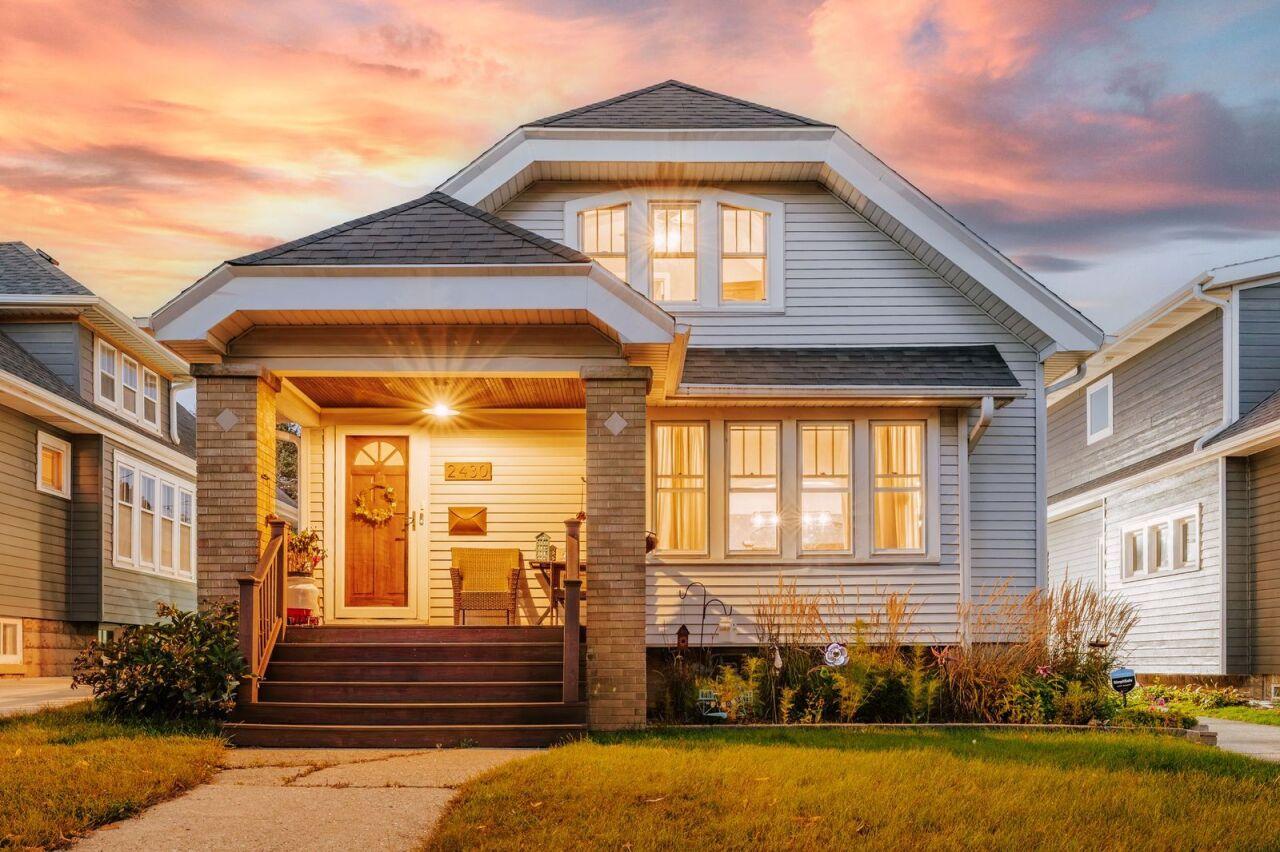 2430 N 63rd St, Wauwatosa, WI 53213