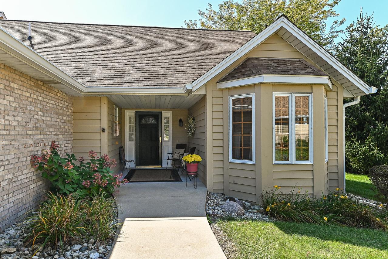 947 Spyglass Hill, Waterford, WI 53185