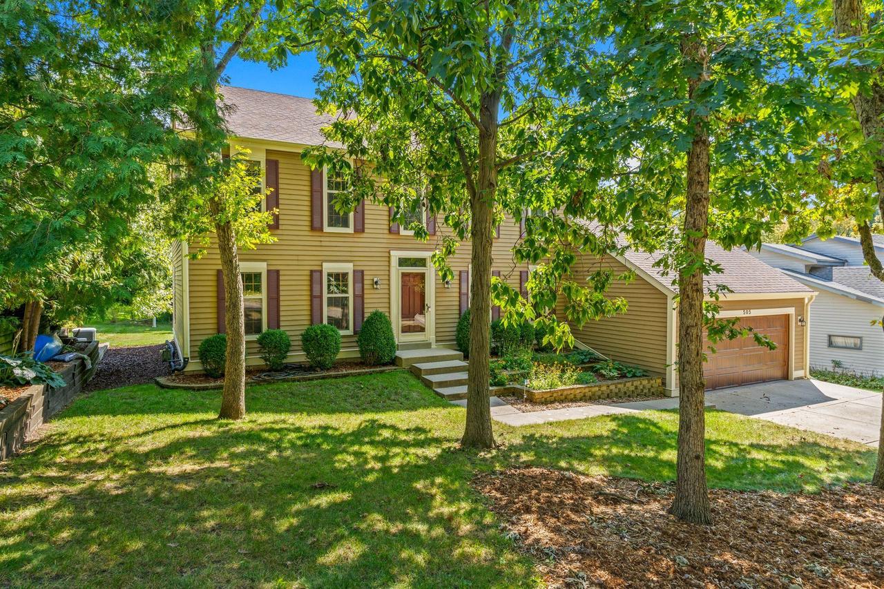 505 Everett Dr, Waukesha, WI 53188