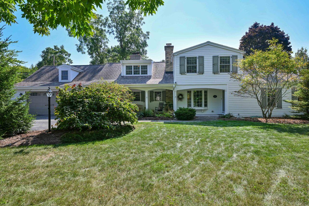 205 E Calumet Rd, Fox Point, WI 53217