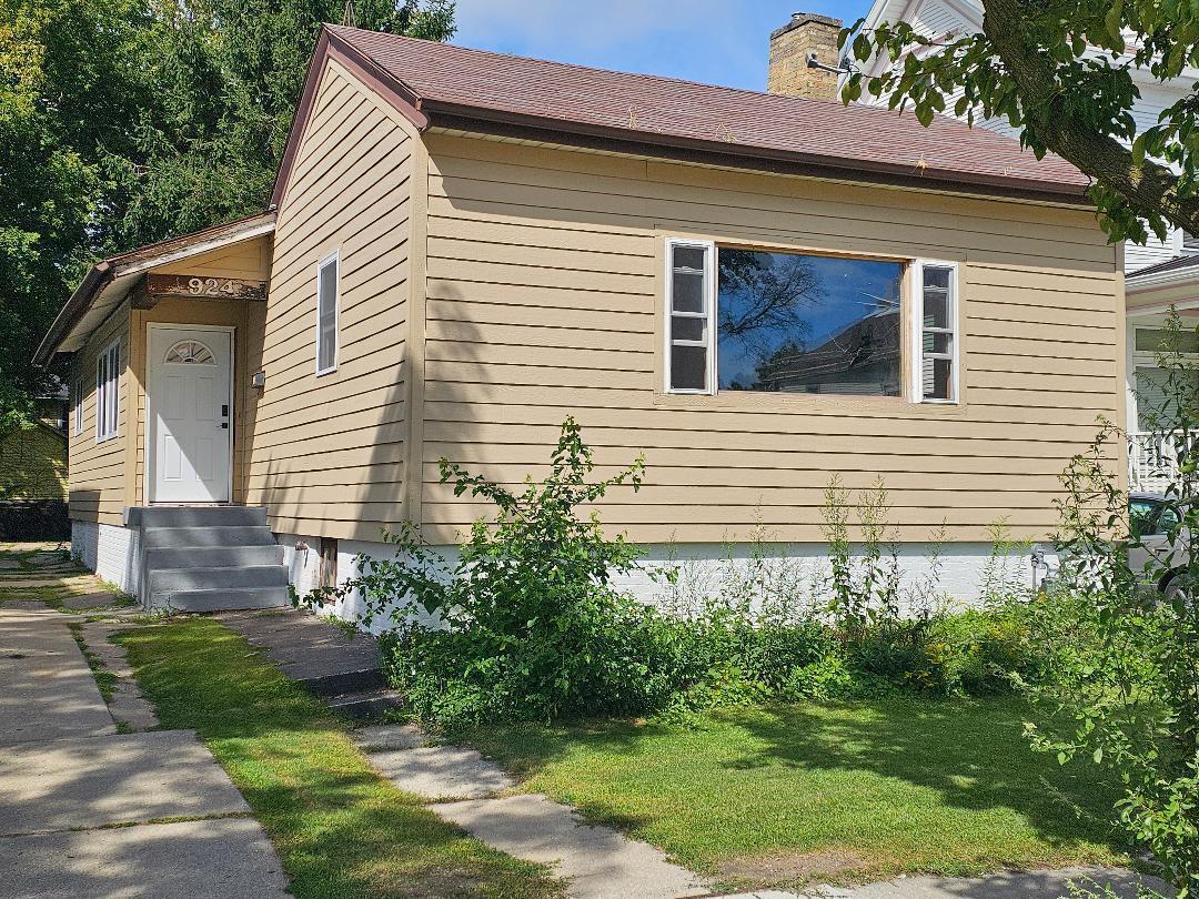 924 Wisconsin Ave, Racine, WI 53403