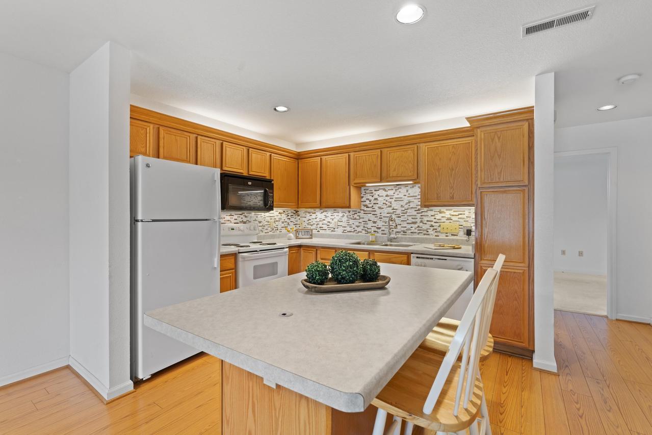 N16W26573 Tall Reeds Ln #A, Pewaukee, WI 53072