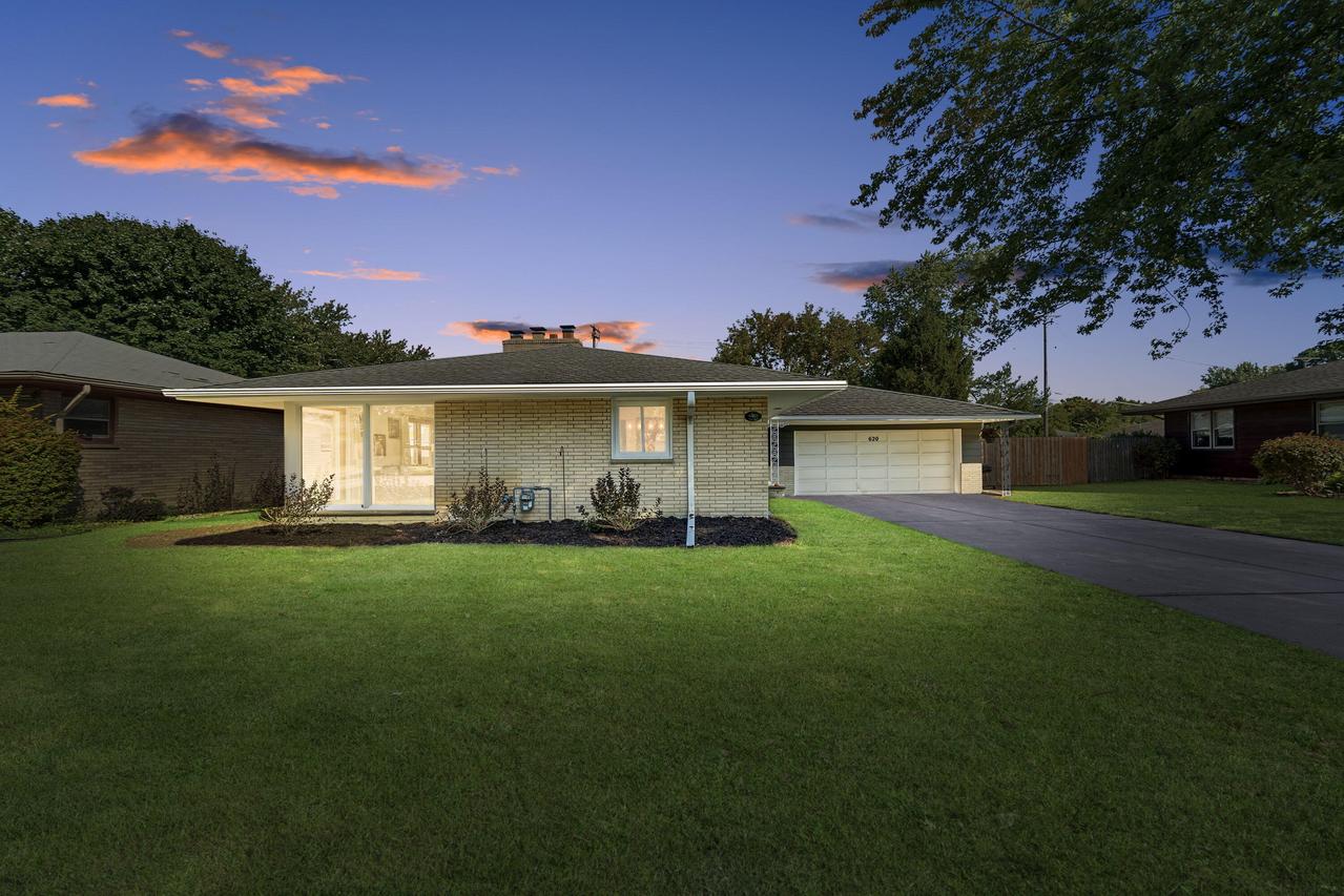 620 North St, Racine, WI 53402