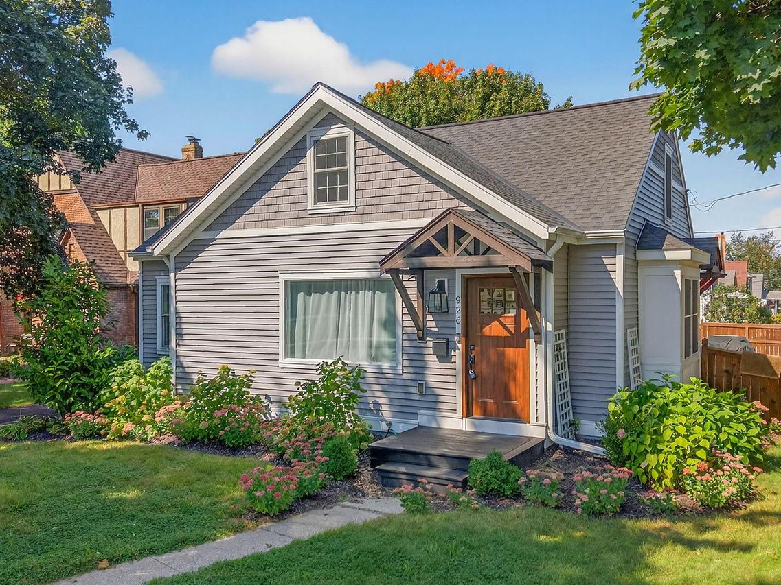 926 E Broadway -, Waukesha, WI 53186