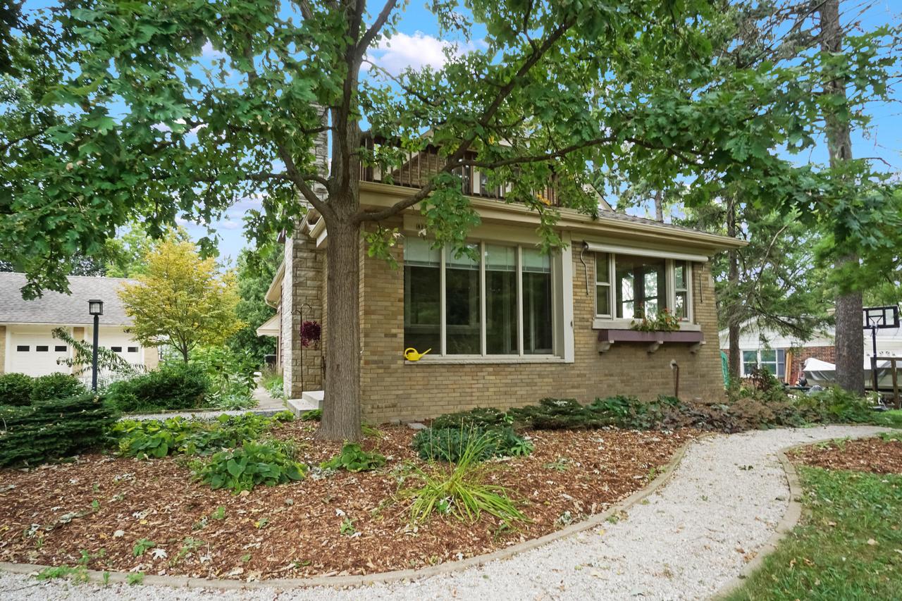 8221 N Cedarburg Rd, Brown Deer, WI 53209