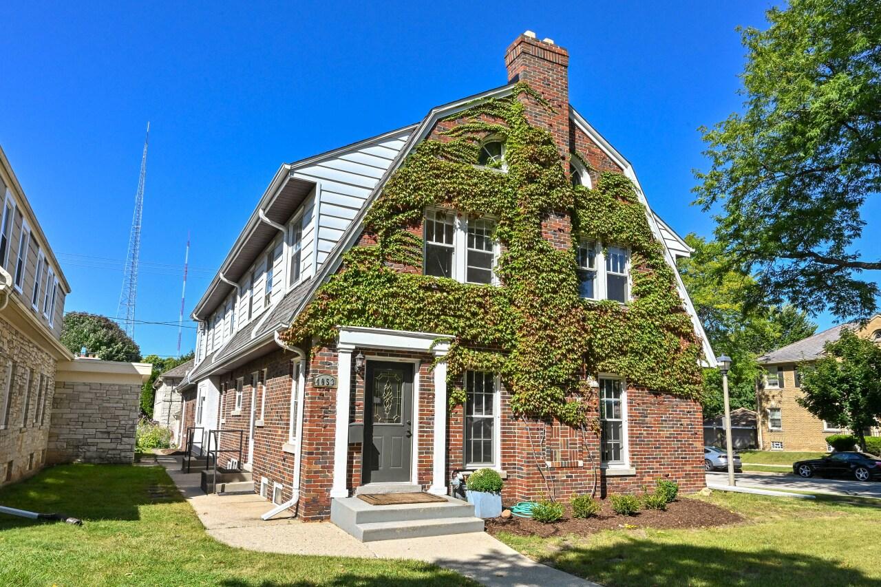 4053 N Bartlett Ave, Shorewood, WI 53211