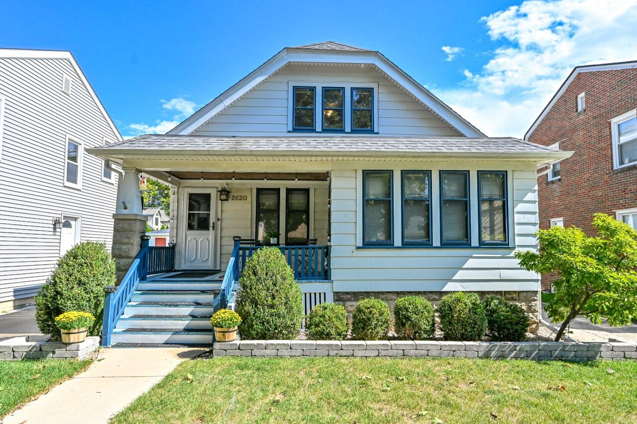 2620 N 70th St, Wauwatosa, WI 53213
