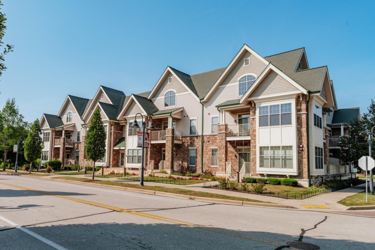 14900 W Wilbur Dr #1203, New Berlin, WI 53151