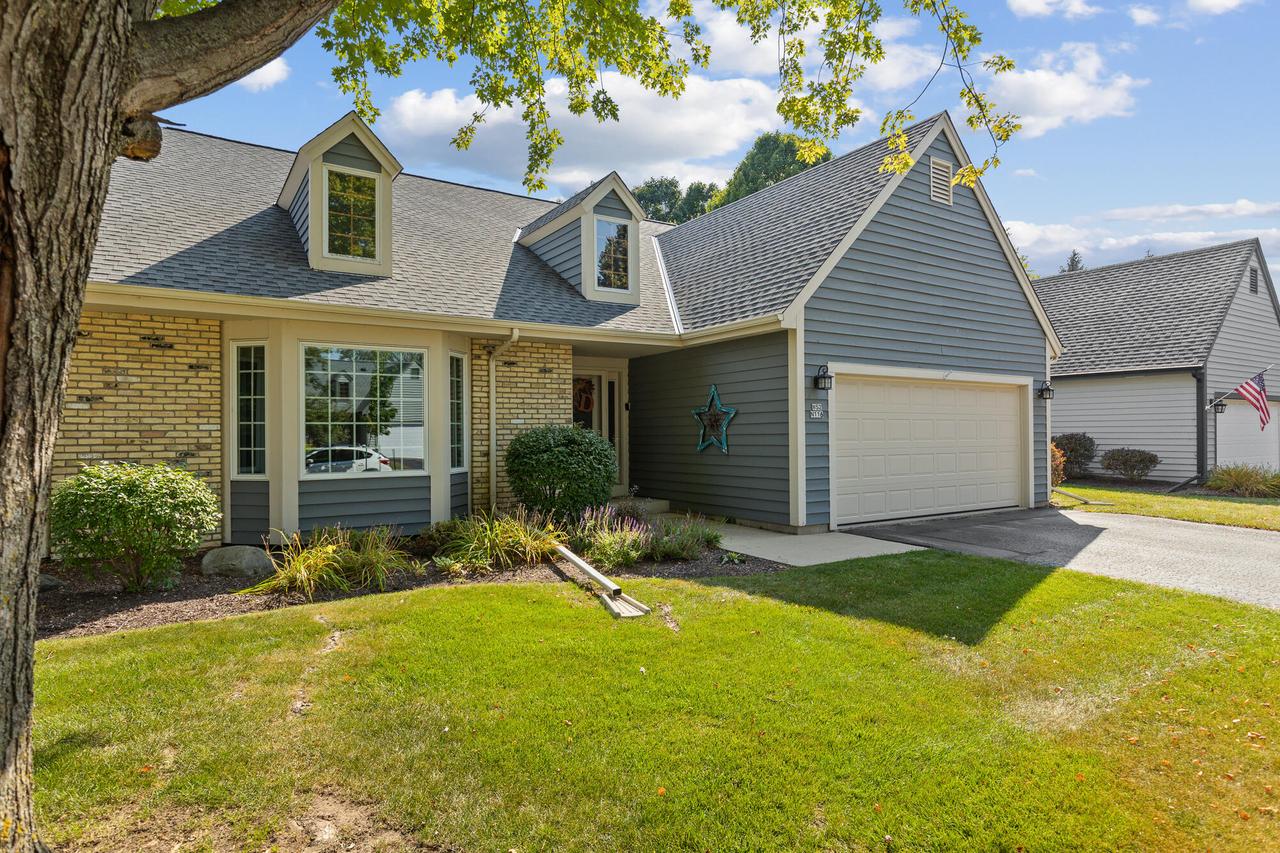 W52N116 Pioneer Ct #B, Cedarburg, WI 53012
